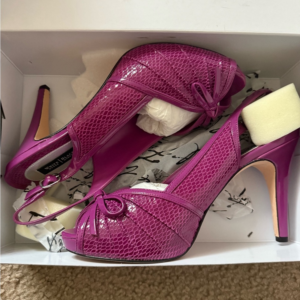 White House Black Market Jenn Peep toe Heels